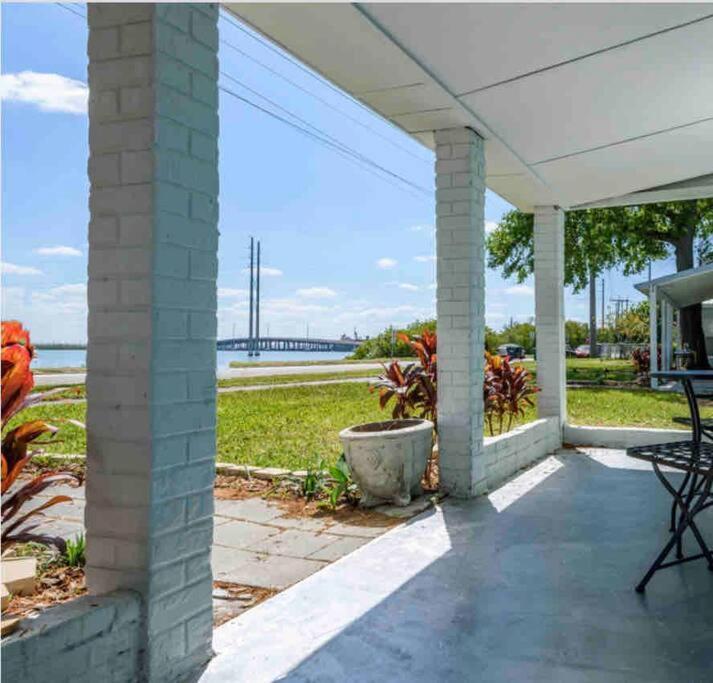 The Pink Oasis Waterfront 1 Bed Apt Apartment Tampa Exterior photo