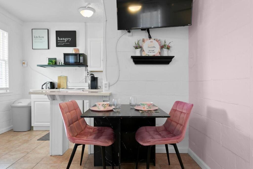 The Pink Oasis Waterfront 1 Bed Apt Apartment Tampa Exterior photo